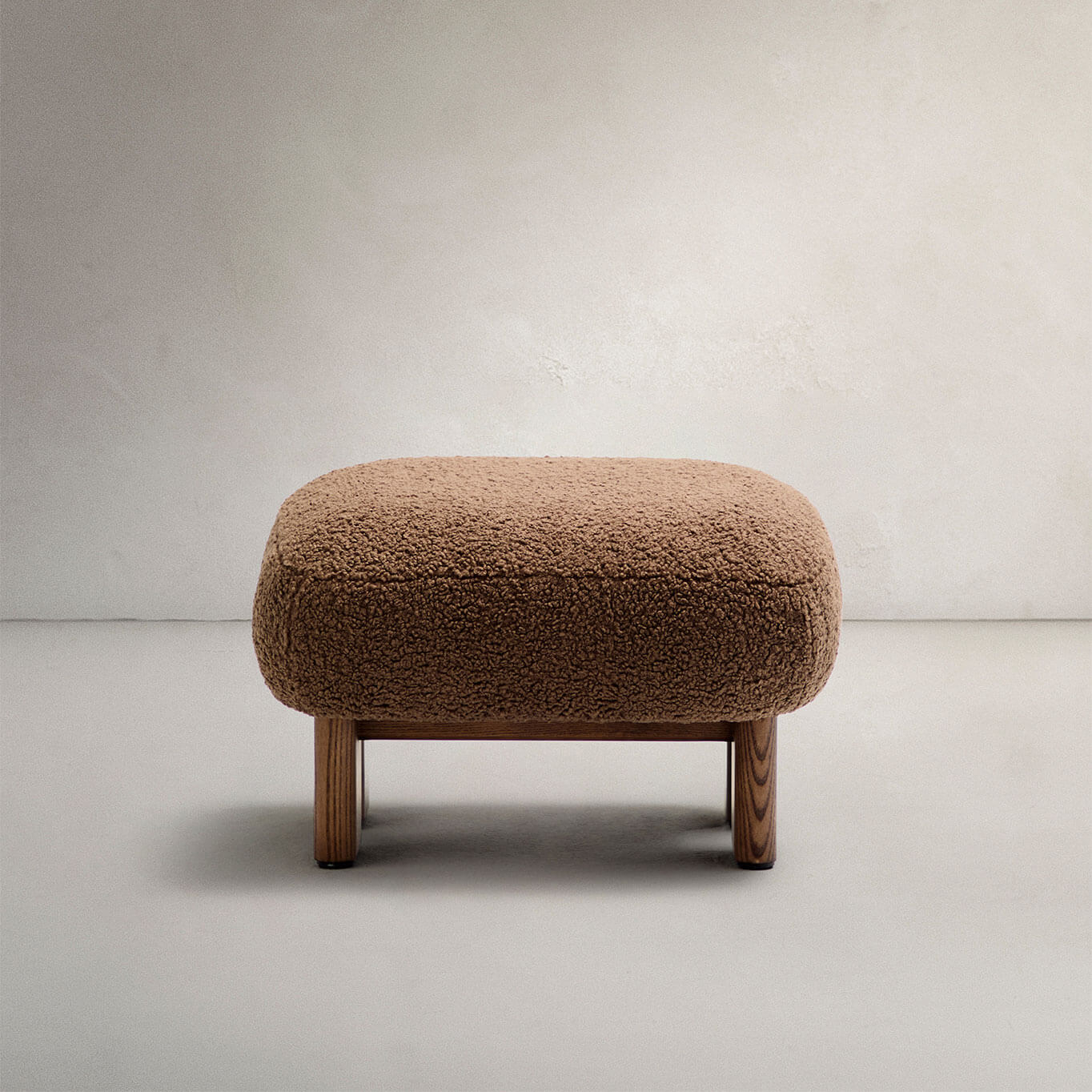 NEMA Tissu bouclette taupe / Frêne finition Noyer KAVE HOME