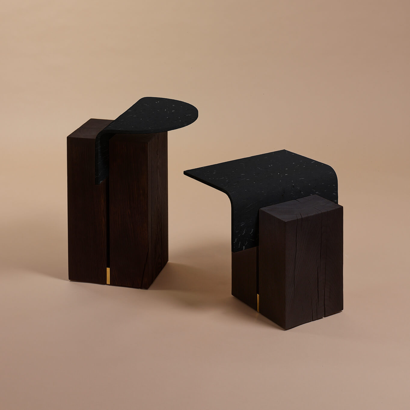 Table d'appoint guéridon GHAN 92.8 M Chêne teinté/ plastique noir NOMA