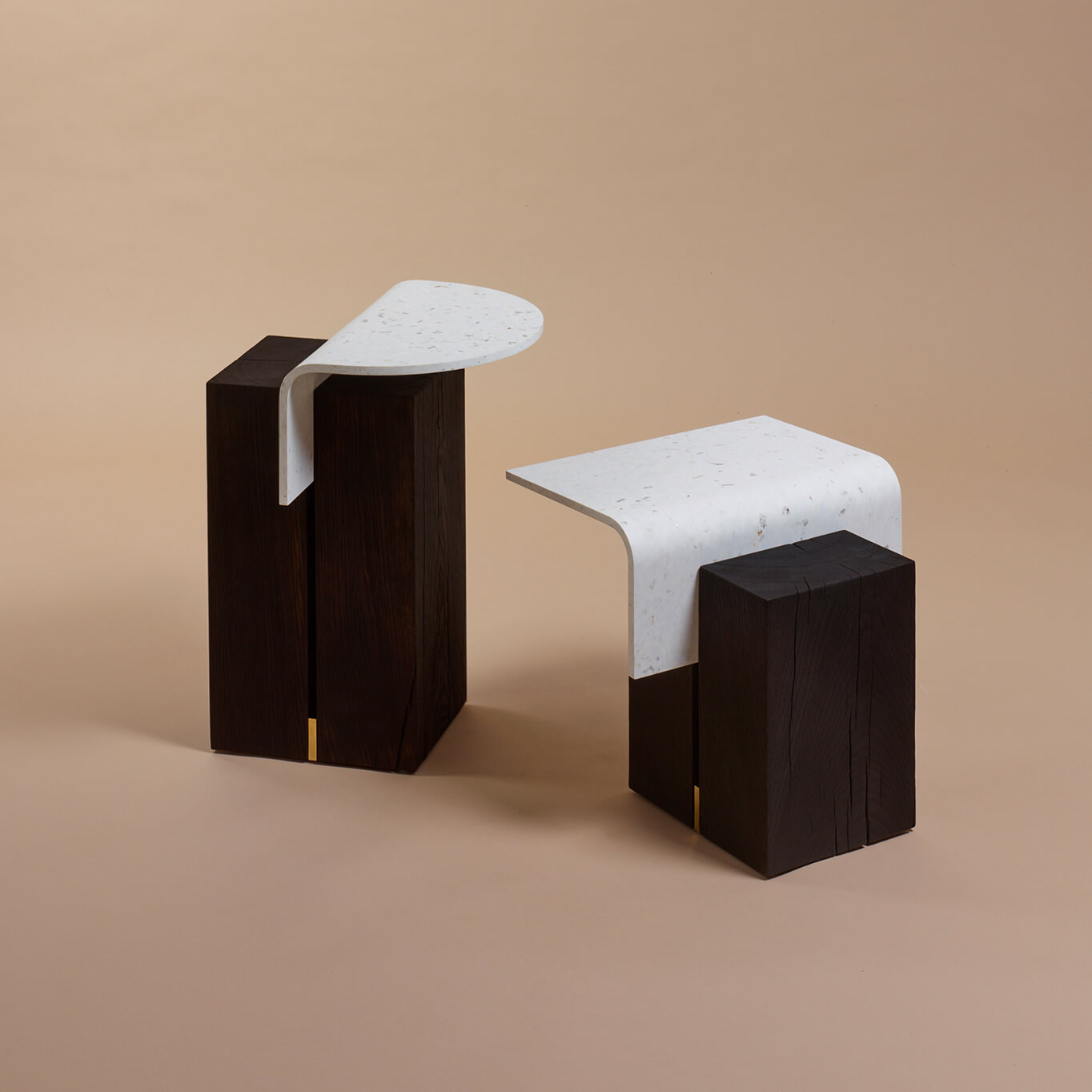 Table d'appoint guéridon GHAN 92.8 M Chêne teinté/ plastique blanc NOMA