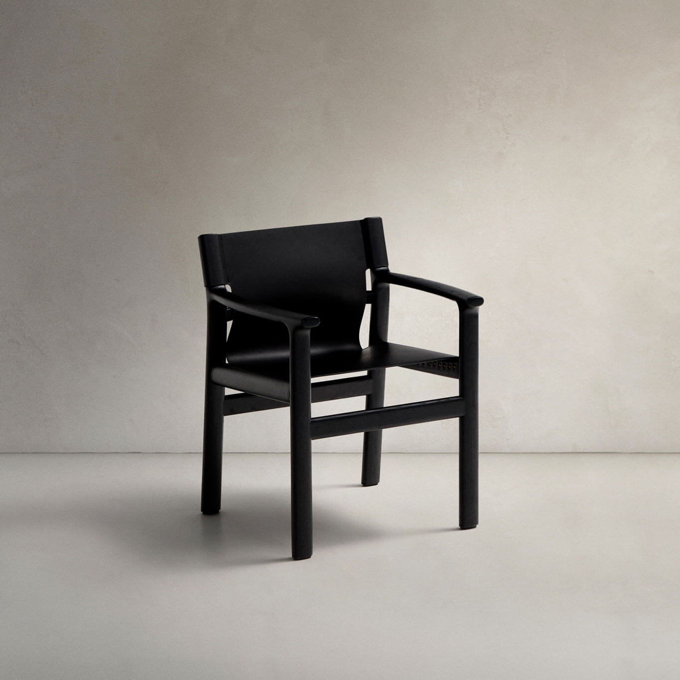 JAN Frêne teinté noir / Cuir noir KAVE HOME