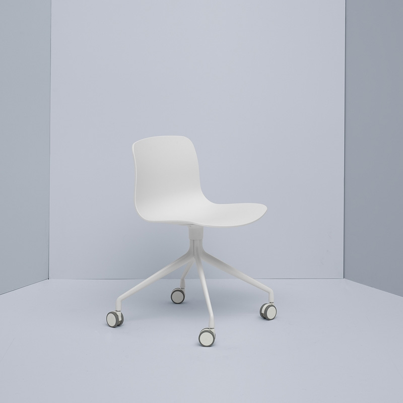 Fauteuil de bureau ABOUT A CHAIR AAC 14 Blanc HAY