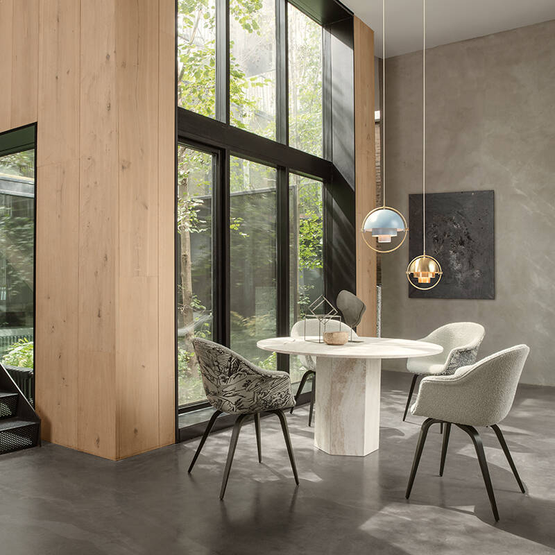 Table EPIC DINING Rouge brûlé GUBI