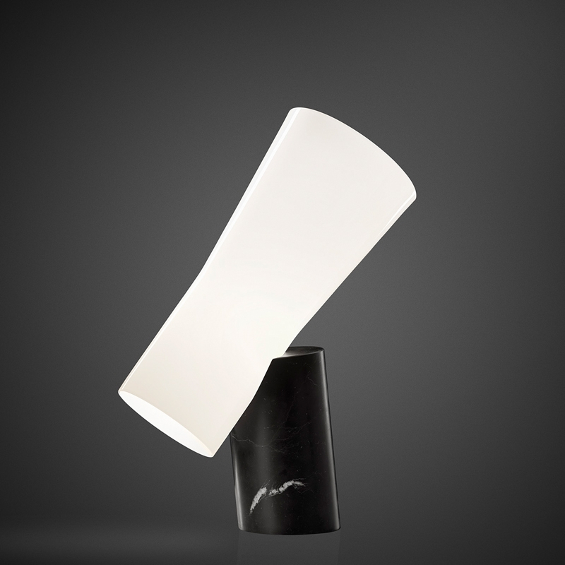 Lampe à poser NILE Noir FOSCARINI