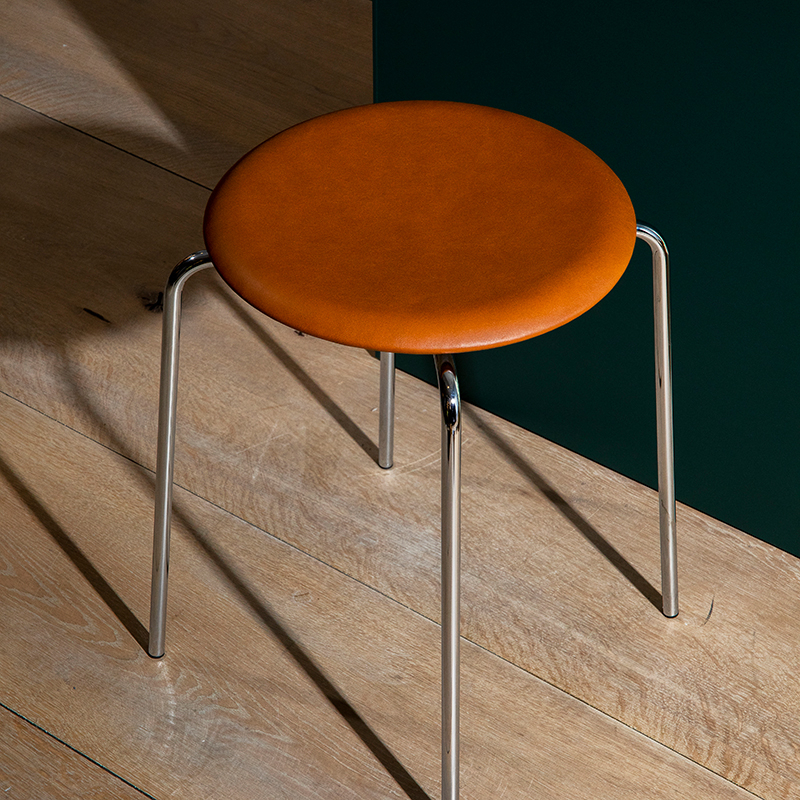 Tabouret DOT assise cuir Marron walnut FRITZ HANSEN