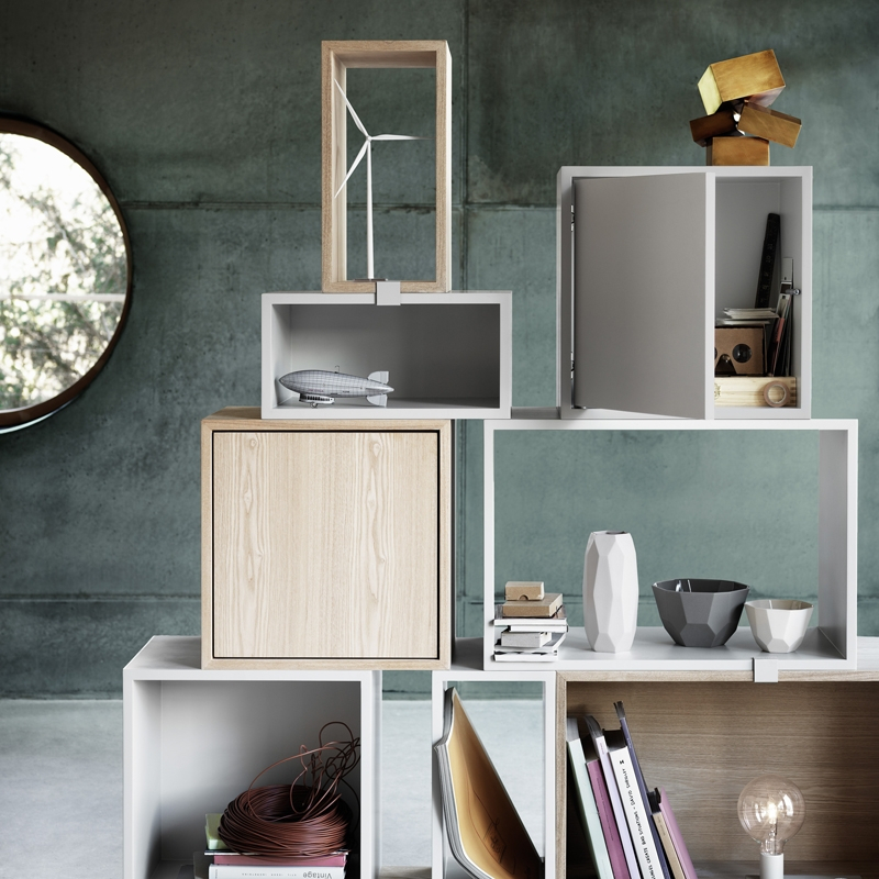 Etagère STACKED Medium avec porte Gris clair MUUTO