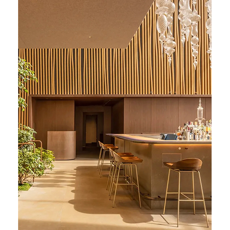 Tabouret haut SPINDLE dossier bas H 76 Frêne blanchi/ bronze BASSAMFELLOWS