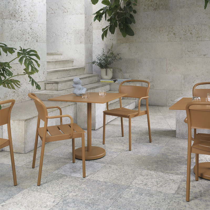 Table extérieur LINEAR STEEL CAFE 70x70 Gris MUUTO