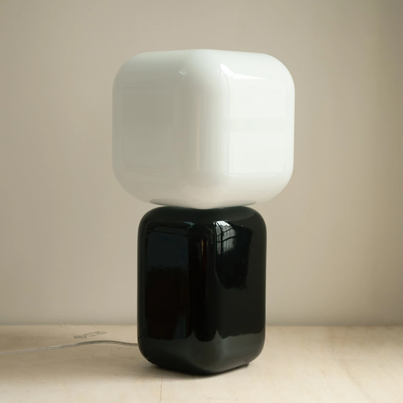 Lampe à poser MAÉ Noir YOUTH EDITIONS