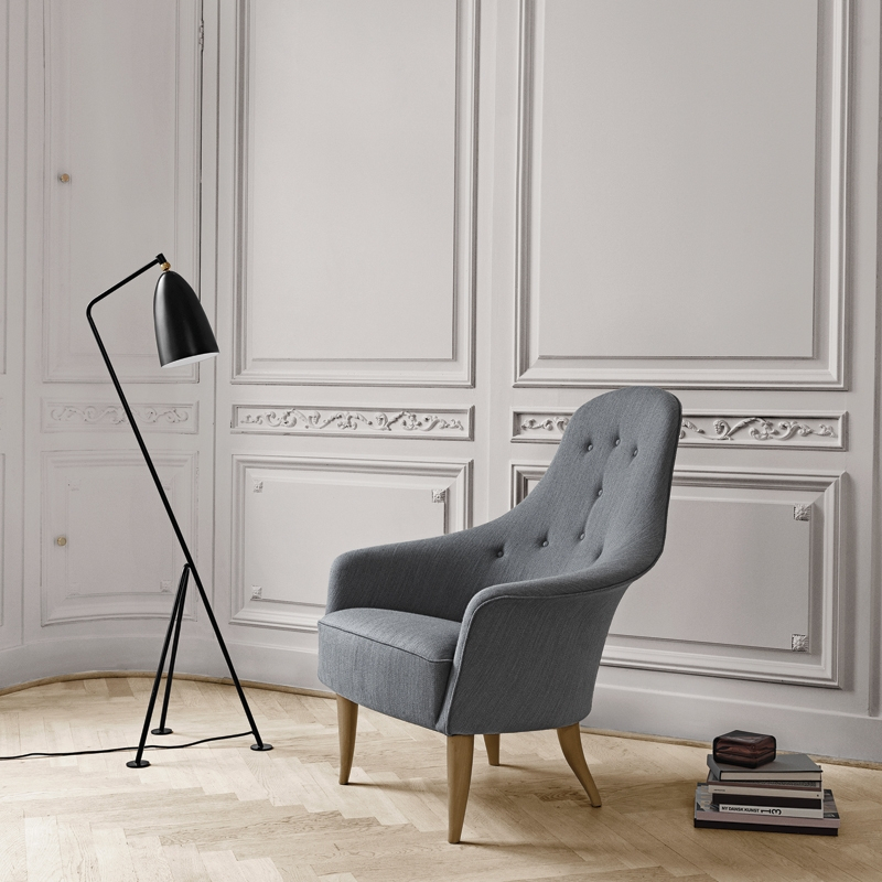 Lampadaire GRÄSHOPPA Noir GUBI