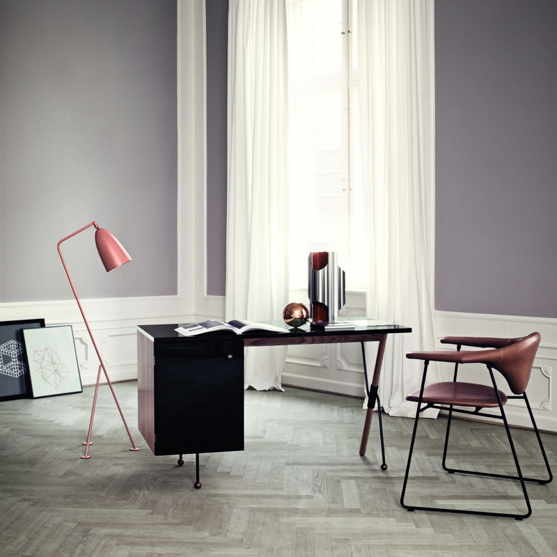 Lampadaire GRÄSHOPPA Rouge vintage GUBI