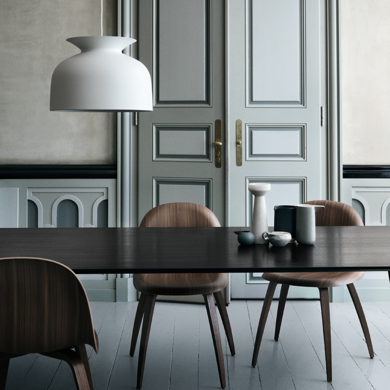 Table GUBI DINING RECTANGULAR Frêne noir GUBI