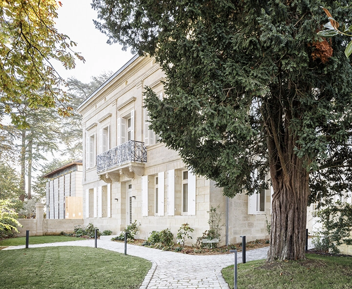 La Villa des Vignes : 1 041 m² de mobilier hôtelier à Saint-Émilion