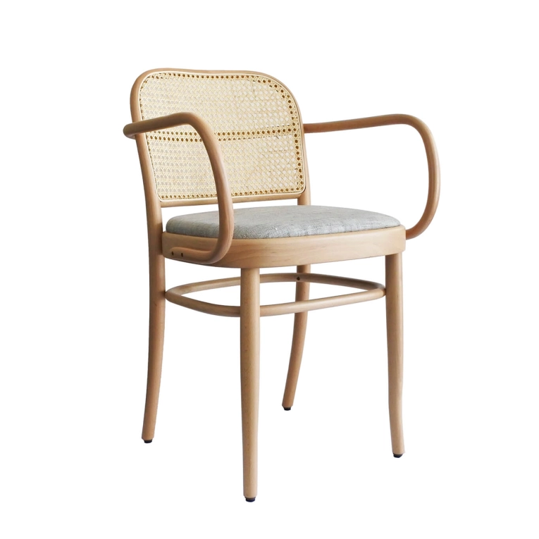 Chaise N. 811 avec accoudoirs Hêtre/ assise Remix 123 GEBRÜDER THONET VIENNA