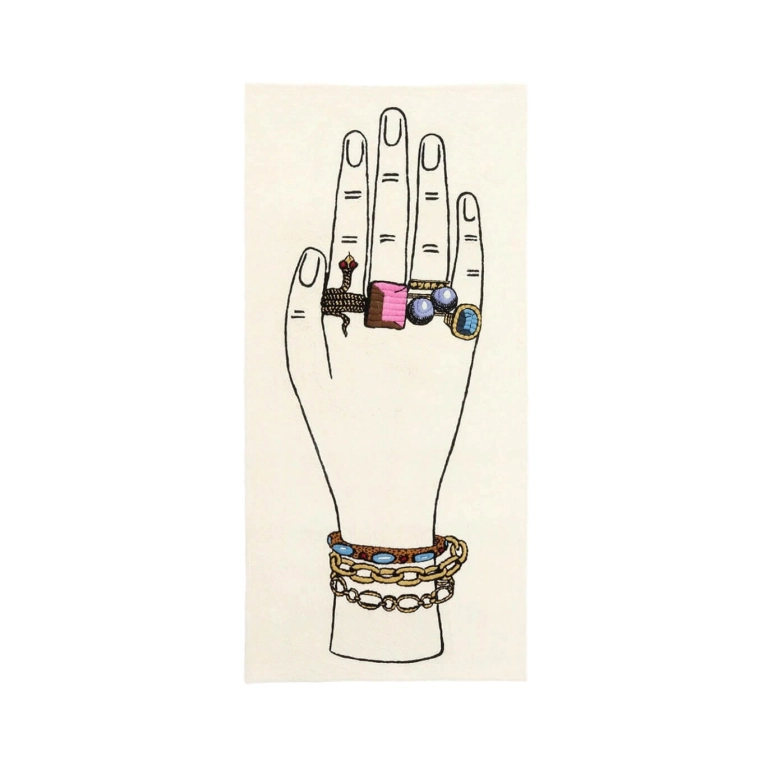 mano_con_gioielli_1