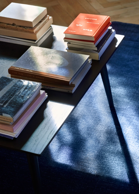 Table basse IN BETWEEN SK24 Chêne laqué noir AND TRADITION