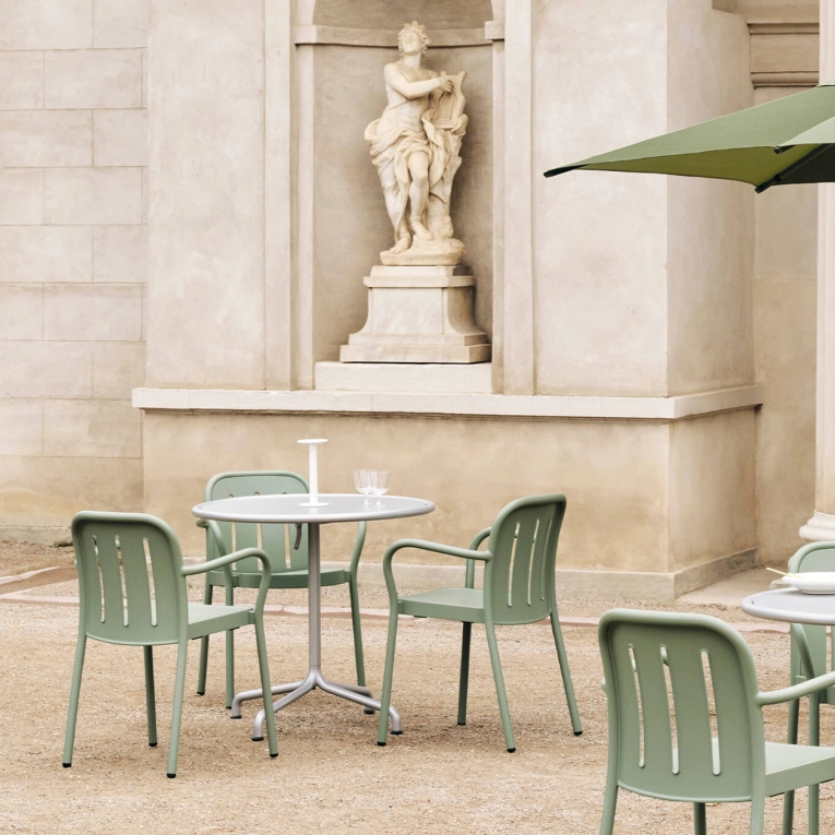 Outdoor Lounge Chair DEVILLE Arms, Green HAY