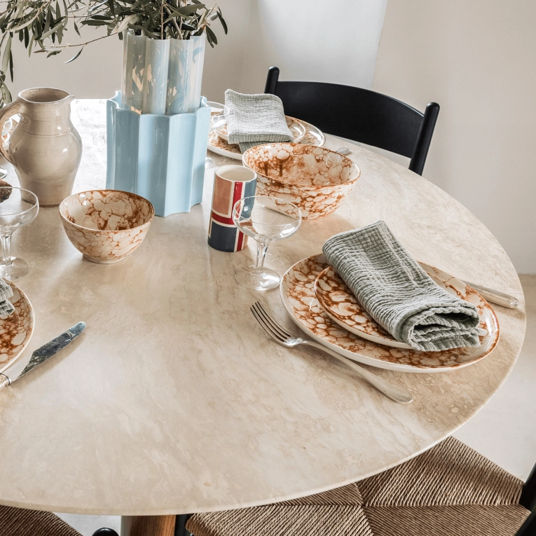 Table CARLOTTA ALTA 6 places Travertin THE SOCIALITE FAMILY