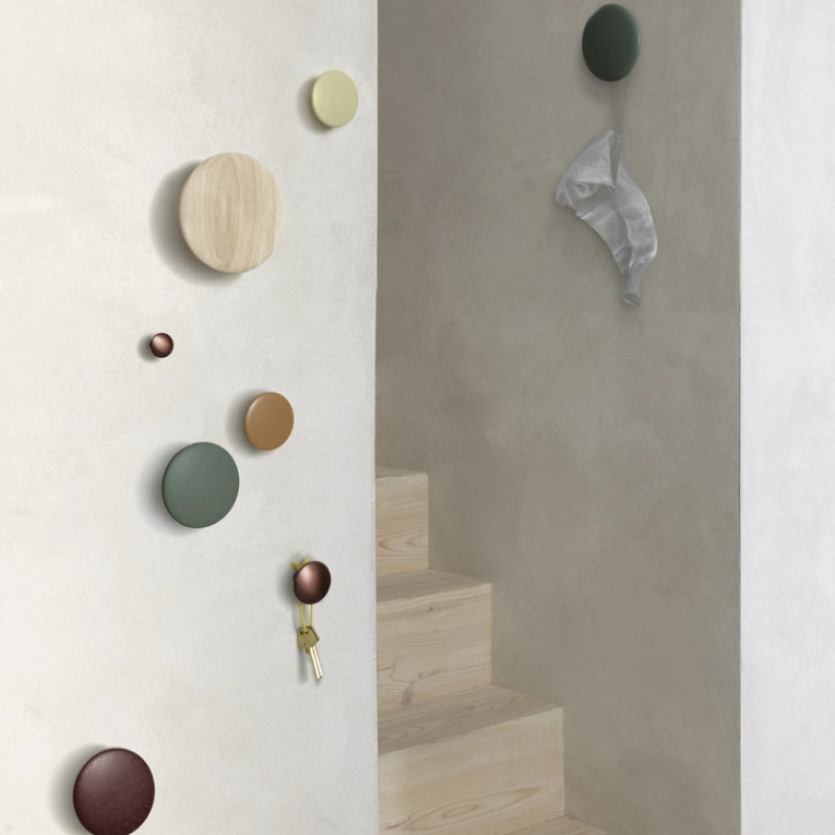 Patère Design Set de 5 patères DOTS Chêne MUUTO