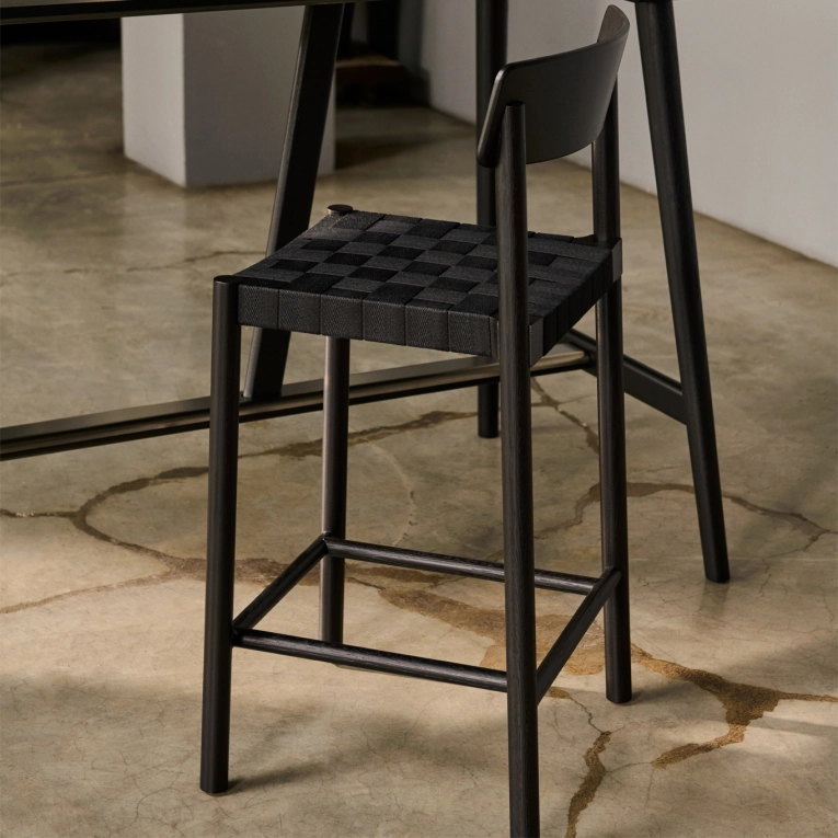 Tabouret haut BETTY TK12 Frêne noir / Noir AND TRADITION