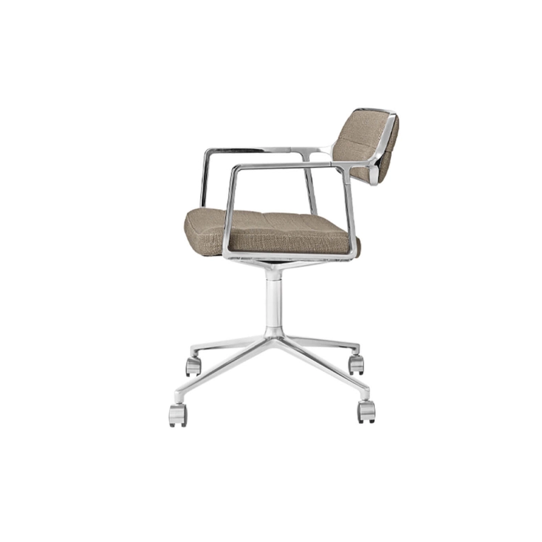 SWIVEL CHAIR 453 à roulettes Tissu sable foncé / Aluminium poli VIPP