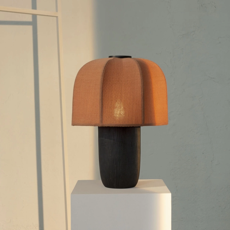 Lampe à poser MEDUZA large tissu San 540 Érable noir ZANAT