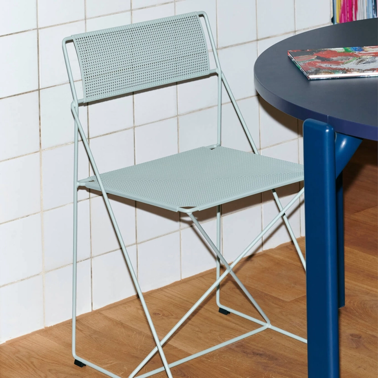 Chaise extérieure X-LINE tilleul pâle HAY