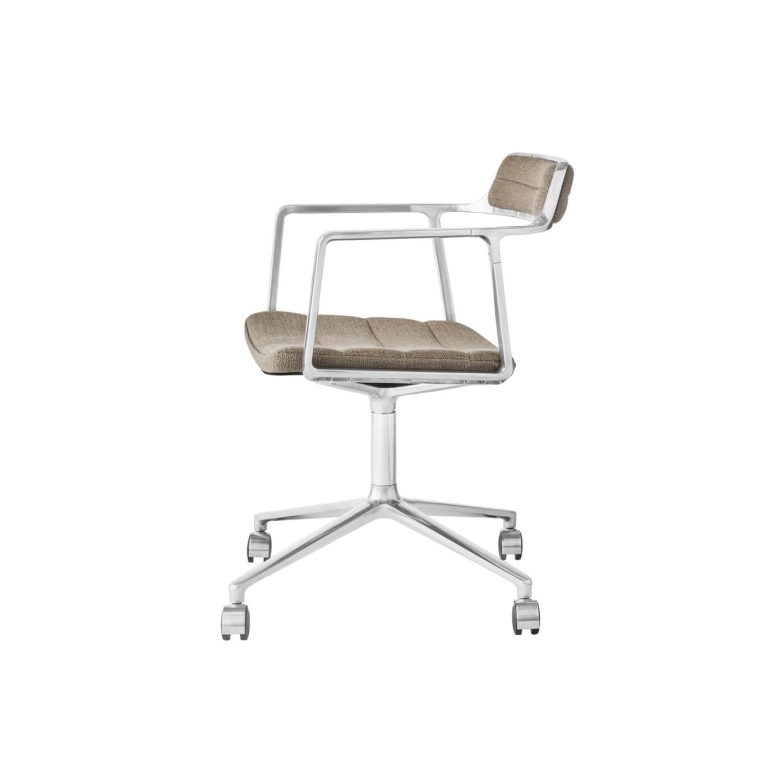 SWIVEL CHAIR 452 à roulettes Tissu sable foncé / Aluminium poli VIPP