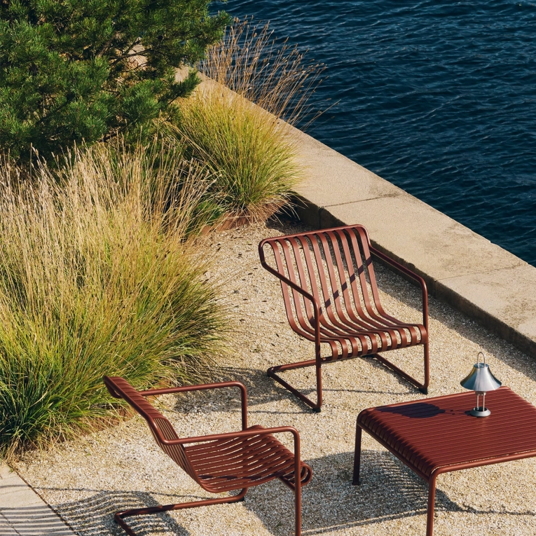 Outdoor Lounge Chair PALISSADE CANTILEVER Lounge Red HAY