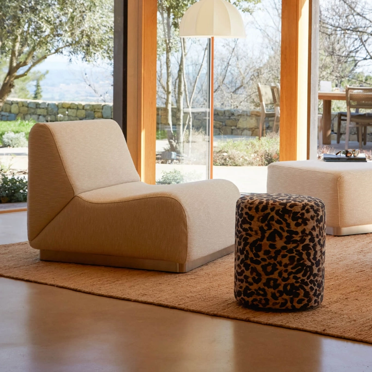 Canapé ROTONDO tissu tramé crème THE SOCIALITE FAMILY