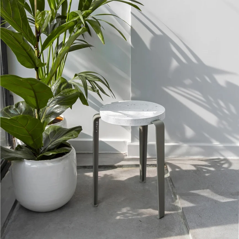 Tabouret LOU Plastique Recyclé Venezia Gris Eucalyptus TIPTOE