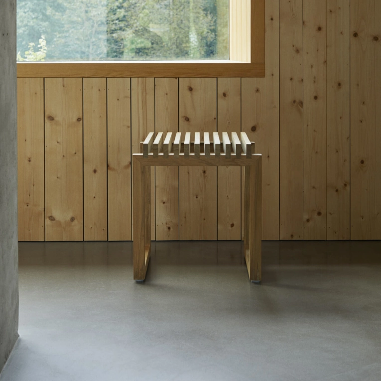 Tabouret CUTTER Teck FRITZ HANSEN