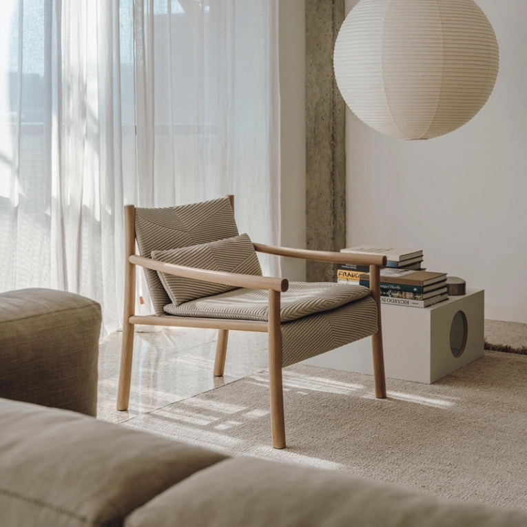 Fauteuil KATA 3D Knit Linen/ chêne naturel ARPER