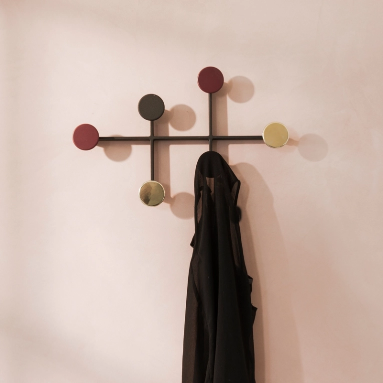 Porte-manteau Portemanteau AFTEROOM Noir, rouge, laiton AUDO COPENHAGEN
