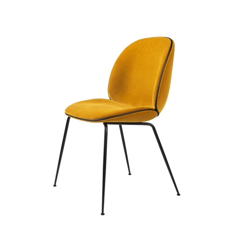 Chaise BEETLE Rembourrée Velvet 4955/ acier noir GUBI
