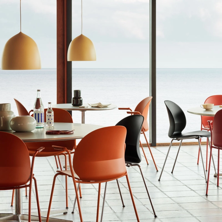 Chaise N02 RECYCLE 4 pieds Noir FRITZ HANSEN