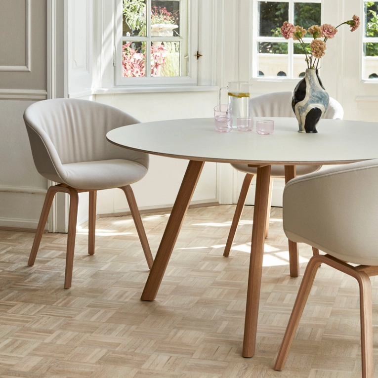 Table COPENHAGUE ROUND TABLE CPH25  Ø140 Lino noir/ chêne vernis à base d'eau HAY