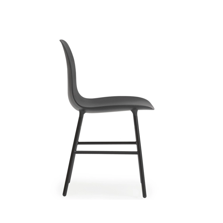 Chaise FORM CHAIR piètement acier Noir Normann Copenhagen