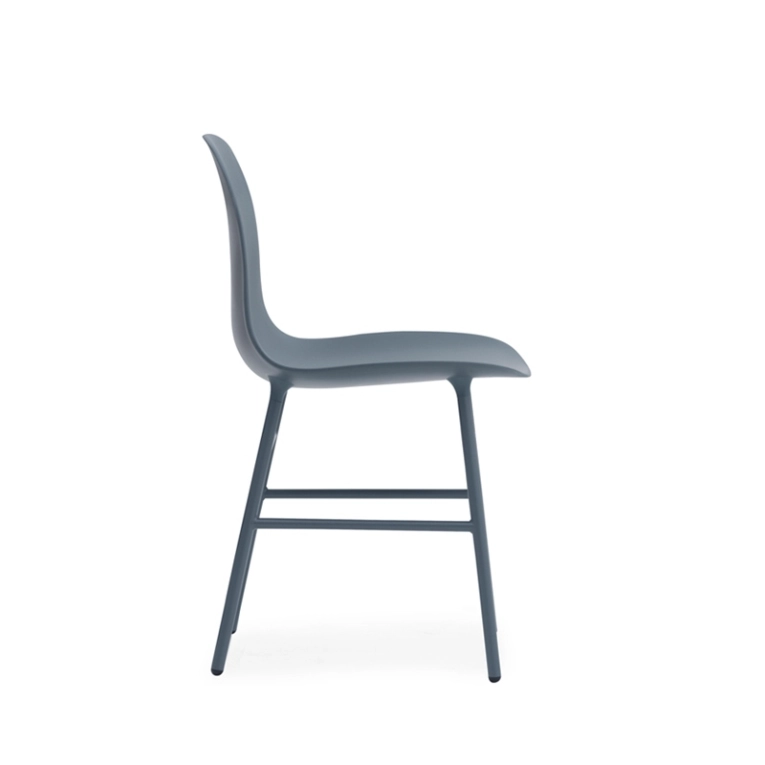 Chaise FORM CHAIR piètement acier Bleu foncé Normann Copenhagen