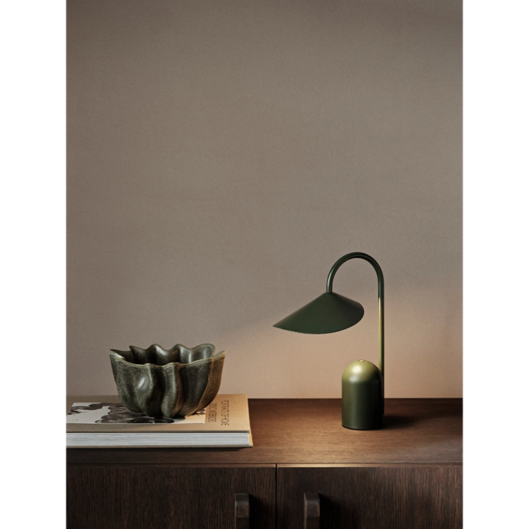 Lampe à poser ARUM Portable Vert FERM LIVING
