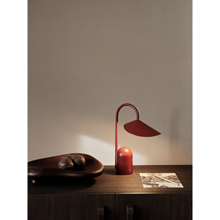 Lampe à poser ARUM Portable Rouge oxyde FERM LIVING