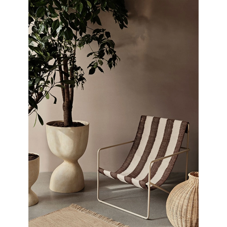 Fauteuil DESERT rayures blanc cassé et chocolat Blanc cassé/ chocolat FERM LIVING