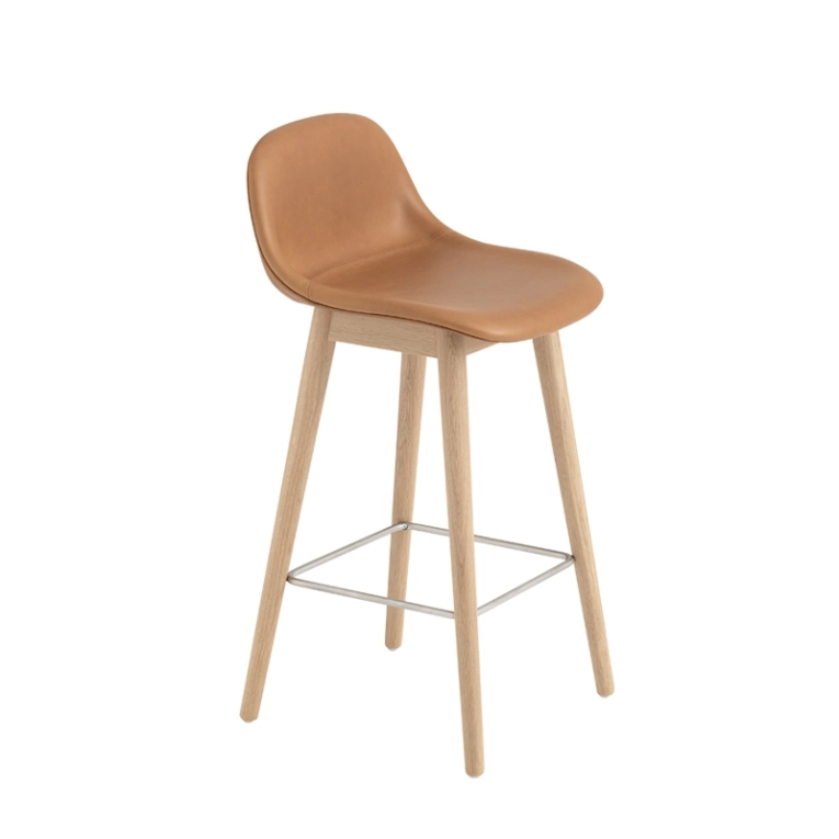 Tabouret haut FIBER BAR STOOL Avec dossier pieds bois siège cuir H65 Cognac MUUTO