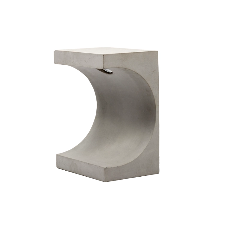 Table d'appoint guéridon CONCRETE TANGENT Béton gris clair  SERAX