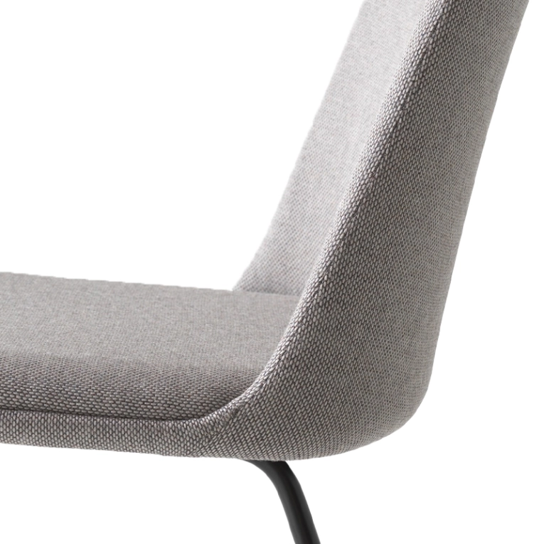 Chaise RELY HW9 Re-Wool 128/ noir AND TRADITION