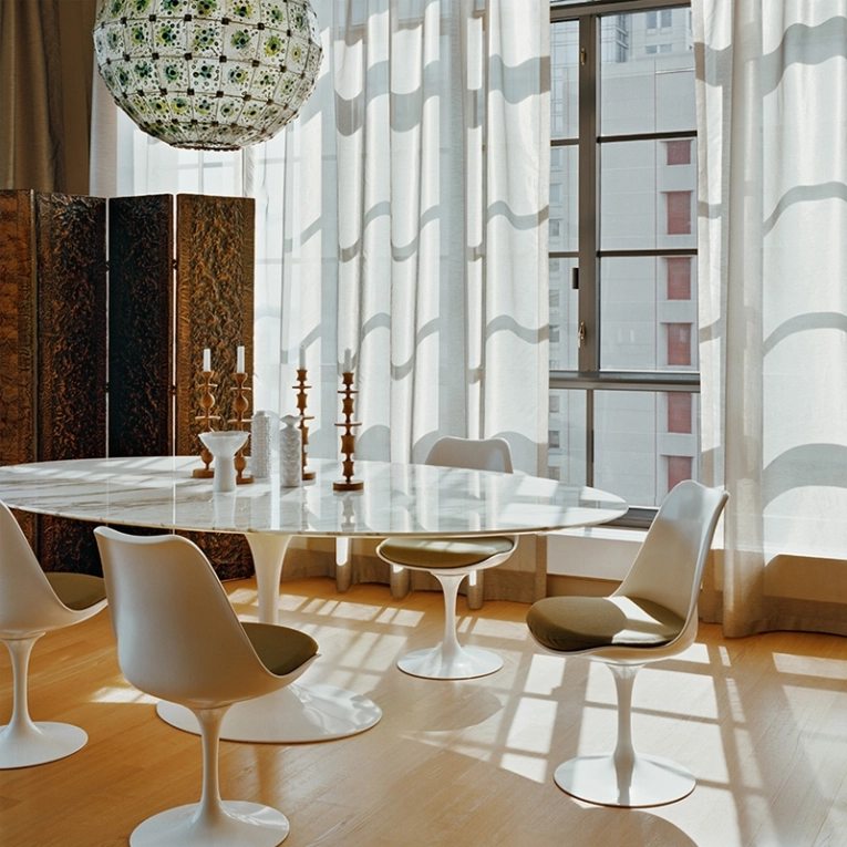 Table SAARINEN Ovale plateau stratifié Blanc KNOLL