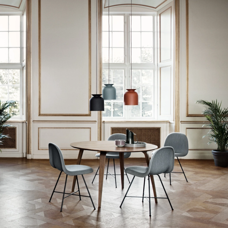 Table GUBI DINING ROUND Noyer GUBI