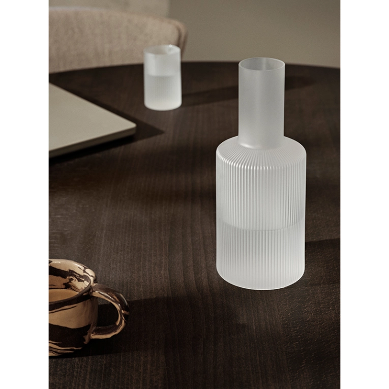 Carafe & verre Carafe RIPPLE Givré FERM LIVING