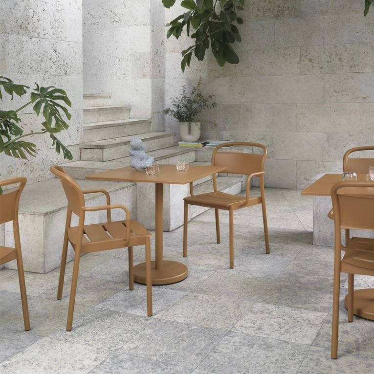 Table extérieur LINEAR STEEL CAFE 70x70 Noir MUUTO