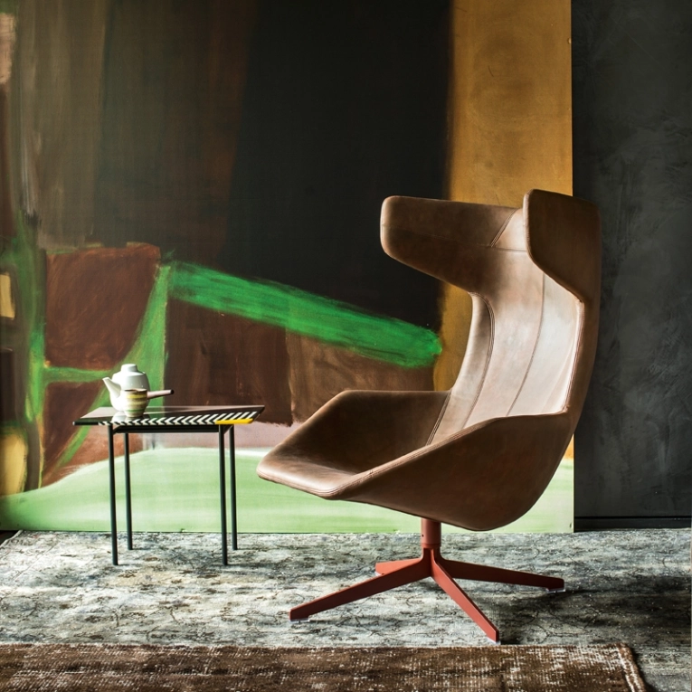 Fauteuil TAKE A LINE FOR A WALK cuir Cuir marron, pied rouge foncé MOROSO