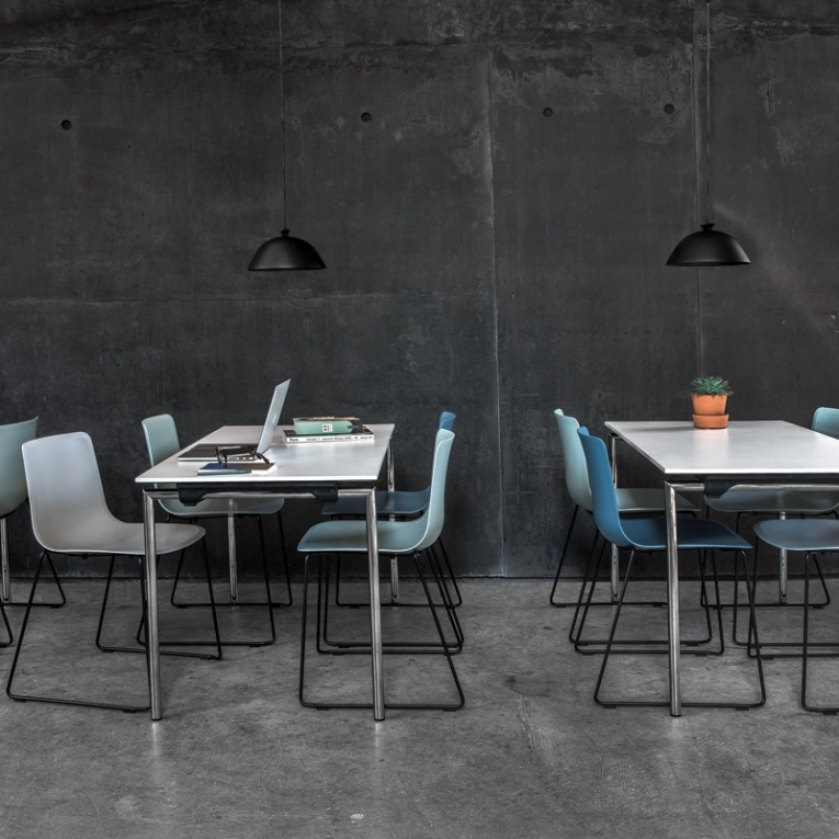 Chaise PATO pieds luge Stone FREDERICIA